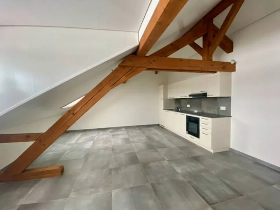 Wunderschöne 2 Zimmer, (M), Dachgeschoss, mit Aufzug
