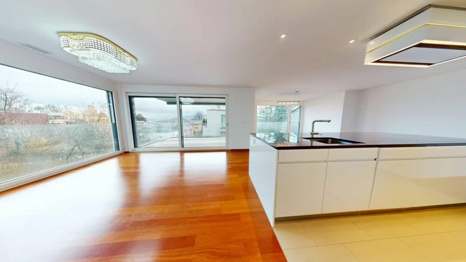 Exklusive 4.5 Zimmerwohnung an privilegierter Lage in Zürich Höngg