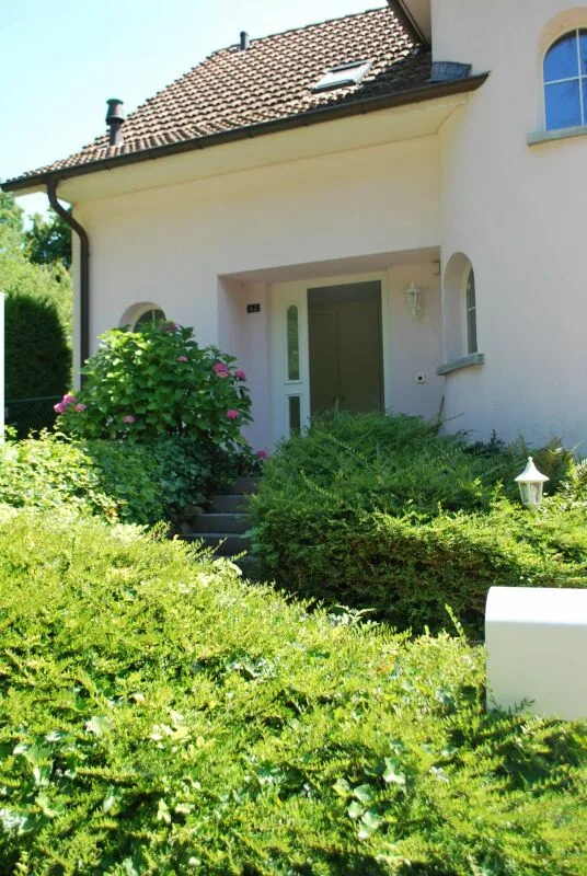 Exklusive 8-Zimmer Villa mit Pool