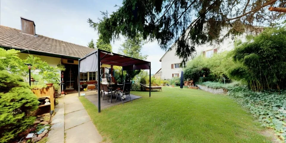 Ein Garten zum Verlieben! Freistehendes Einfamilienhaus mit viel Potenzial