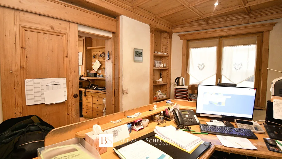 Local commercial - Situation premium, visibilité, vitrines, 2 accès