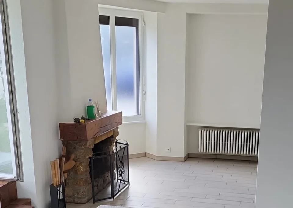 Bellissimo piccolo appartamento. In perfette condizioni, centro del villaggio, vista lago