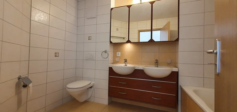SCHÖNE WOHNUNG, 185m2 + 100m2 Terrasse zu verkaufen
