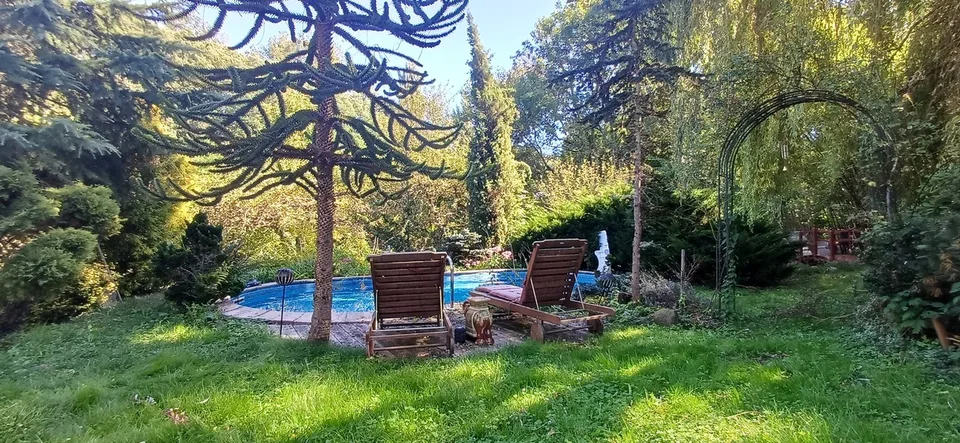 ACCUEILLANTE MAISON DE 9 PCS. CHARME ET CARACTAIRE. 2000 M². RUISSEAU – photo 10 sur 13