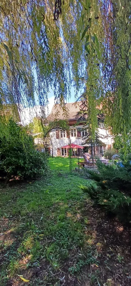 ACCUEILLANTE MAISON DE 9 PCS. CHARME ET CARACTAIRE. 2000 M². RUISSEAU – photo 8 sur 13