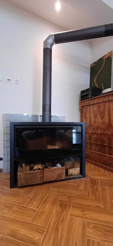 Vendesi in parte o l'intero edificio di 4 appartamenti + deposito