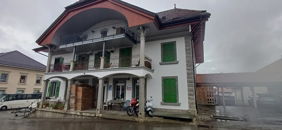 Vendesi in parte o l'intero edificio di 4 appartamenti + deposito