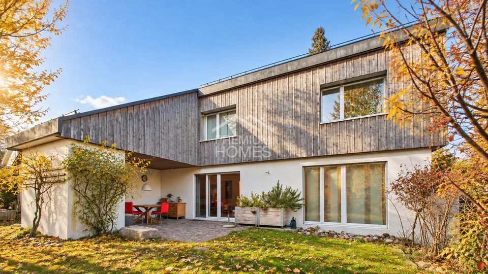 Multigenerational House with Sauna and Apartment – photo 1 of 22