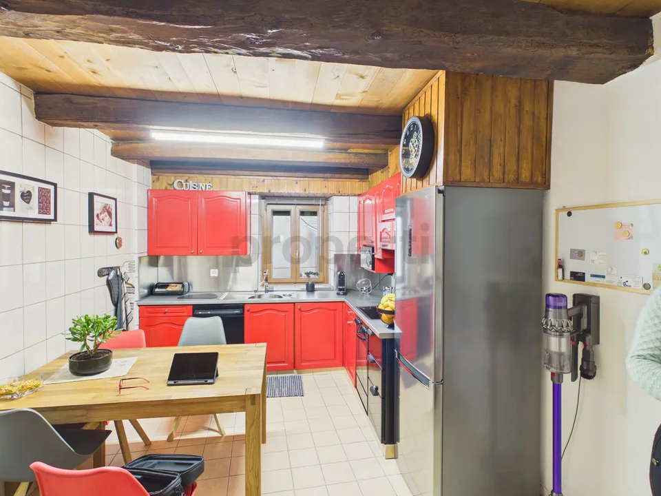 Elegant 2-room terraced house with attic, Ardon