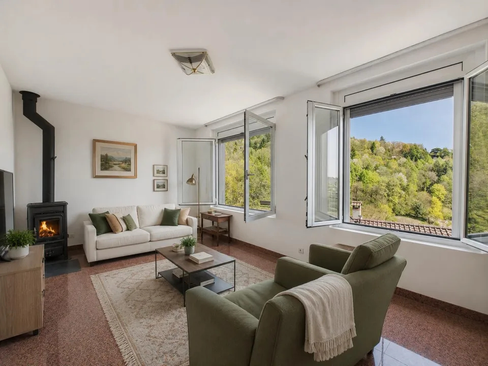 Elegantes freistehendes Haus mit 6,5 Zimmern, großem Garten und Parkplatz, Breggia