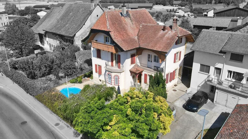 Casa di villaggio con 2 appartamenti a Grandcour / VD