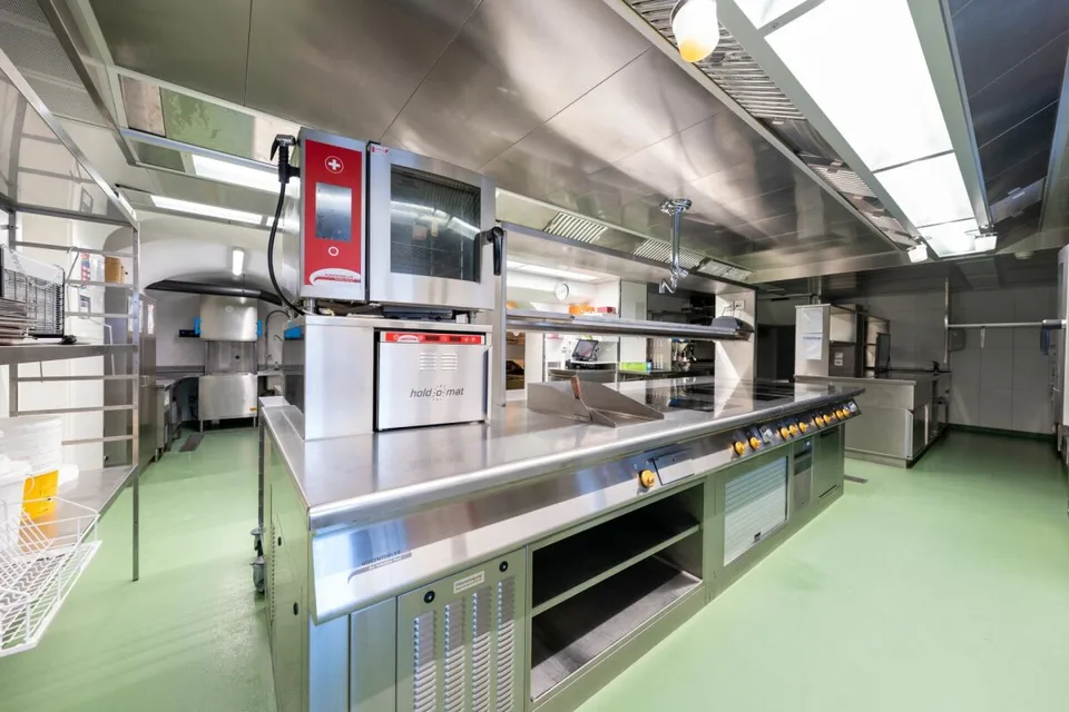 EINMALIGE CHANCE: Crusch Alba - betriebsbereites Hotelensemble in S-Charl