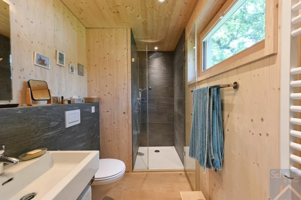 Mini-Haus mit Keller / Studio