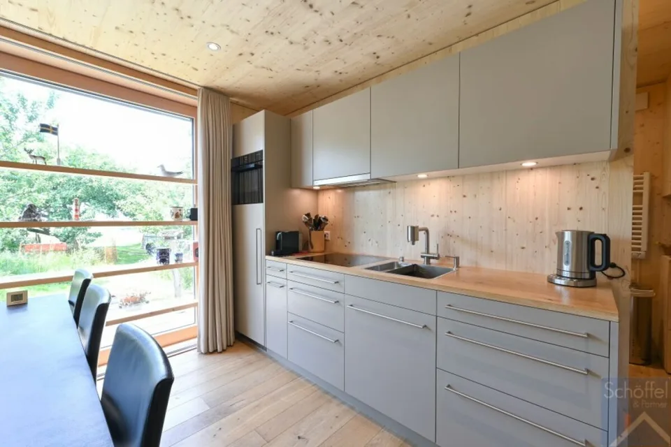 Mini-Haus mit Keller / Studio
