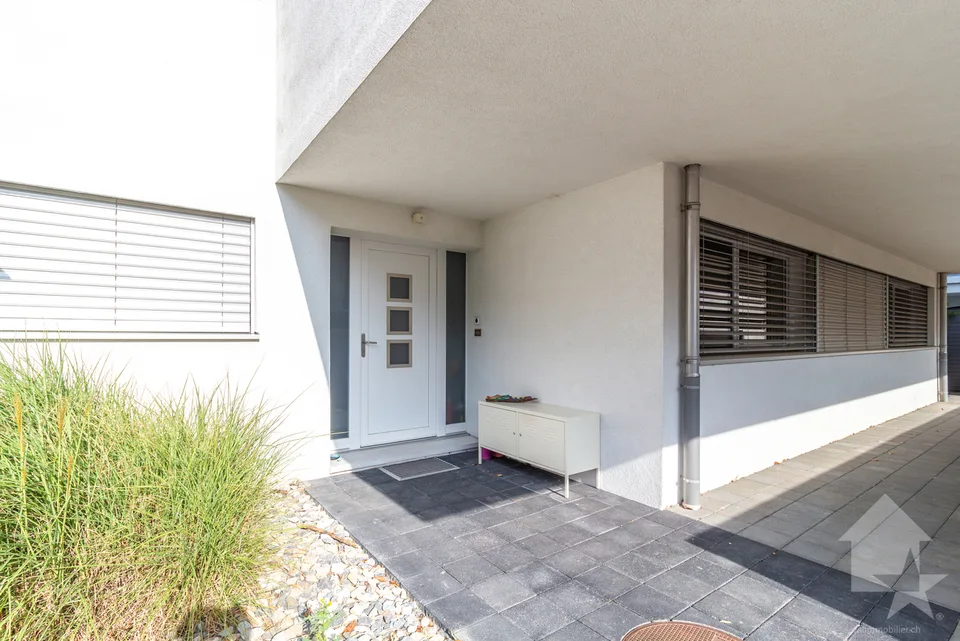 Charmant attique 5.5 pièces avec terrasse
