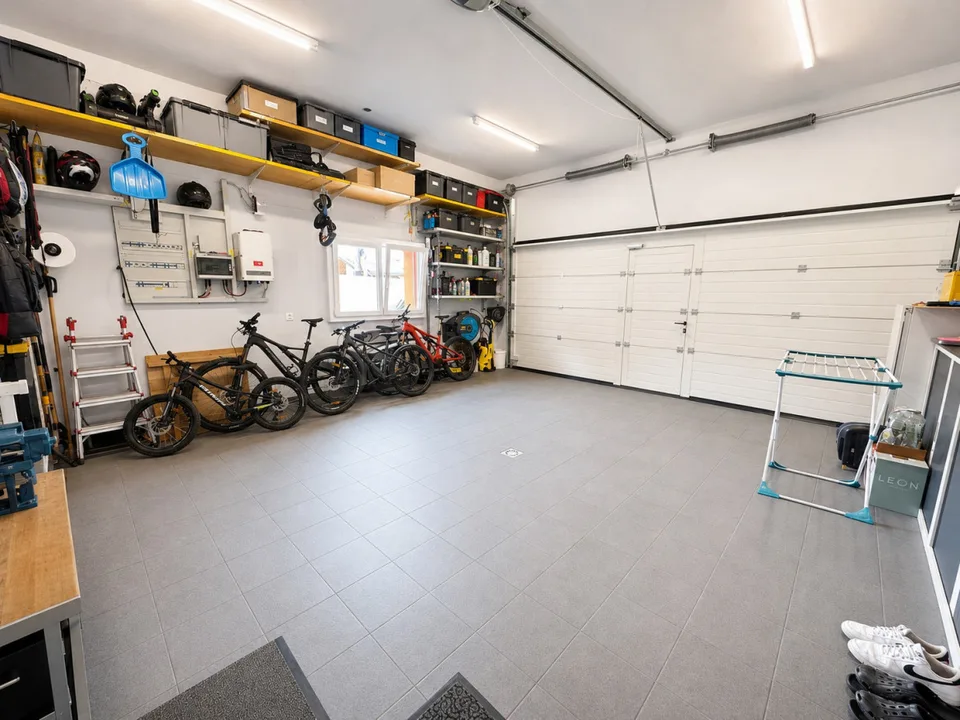 VILLA 6.5 ZIMMER MIT GROSSEN GARTEN UND UNVERBAUBAREM BLICK – Foto 11 von 11