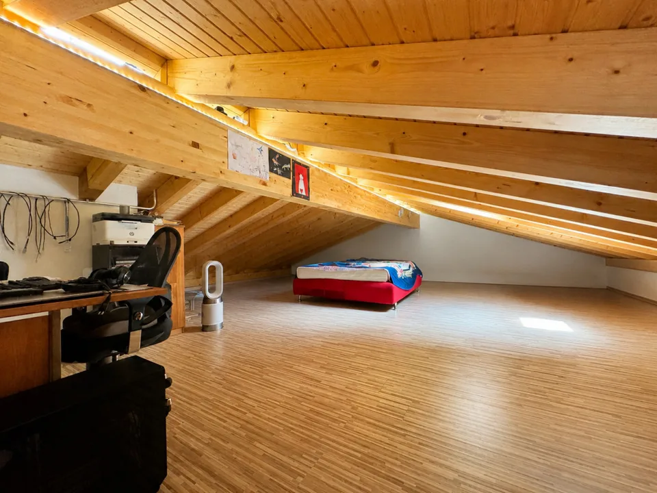 VILLA 6.5 ZIMMER MIT GROSSEN GARTEN UND UNVERBAUBAREM BLICK – Foto 8 von 11