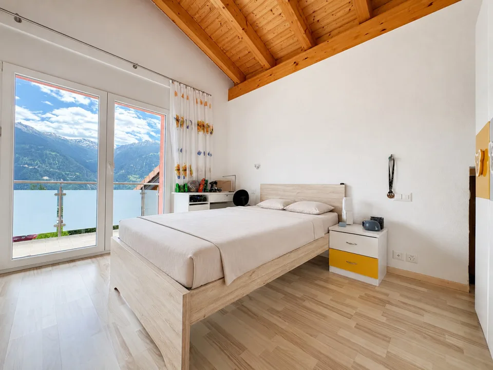 VILLA 6.5 ZIMMER MIT GROSSEN GARTEN UND UNVERBAUBAREM BLICK – Foto 7 von 11