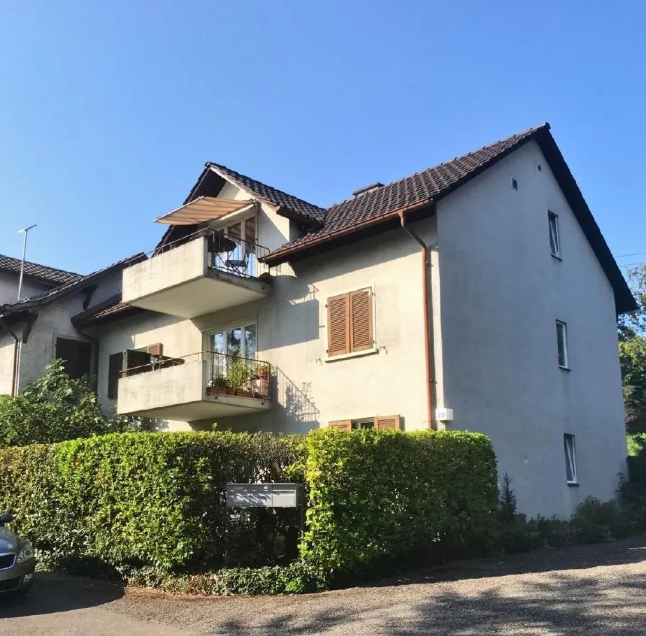 Attraktive 2.5 Zimmerwohnung mit Gartensitzplatz