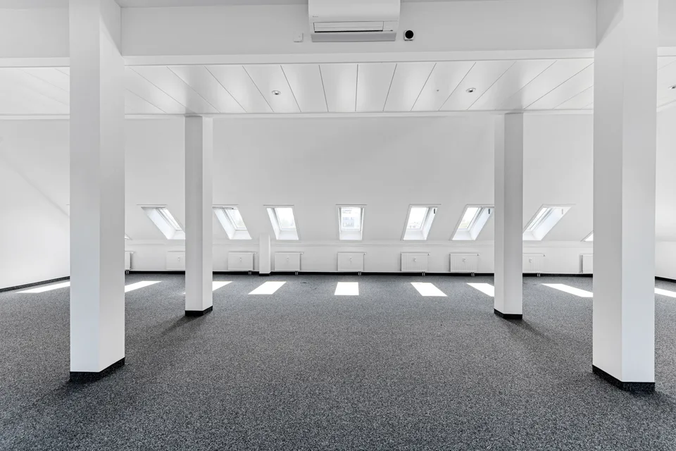 Spazio ufficio attraente in una posizione centrale