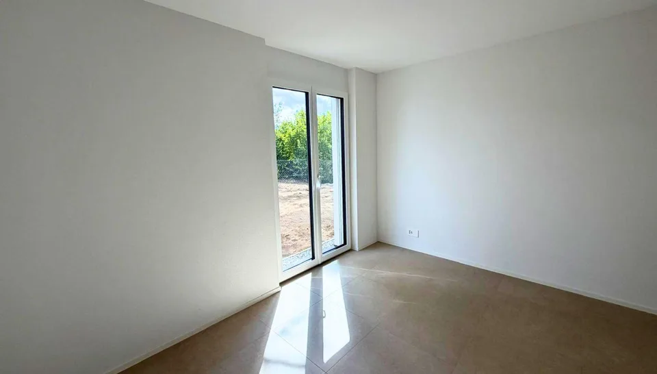 For rent - New family villa with terrace and garden