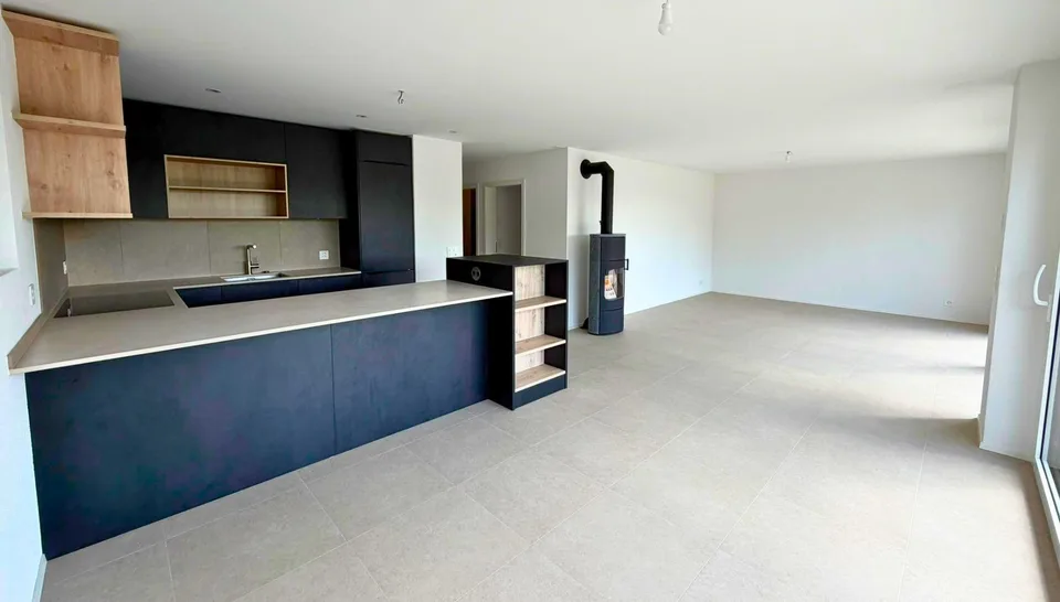 For rent - New family villa with terrace and garden