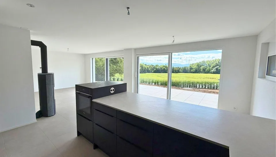 For rent - New family villa with terrace and garden