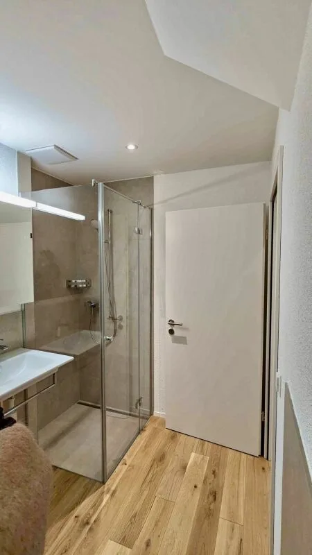 Modernes Studio mit grosszügigem Balkon