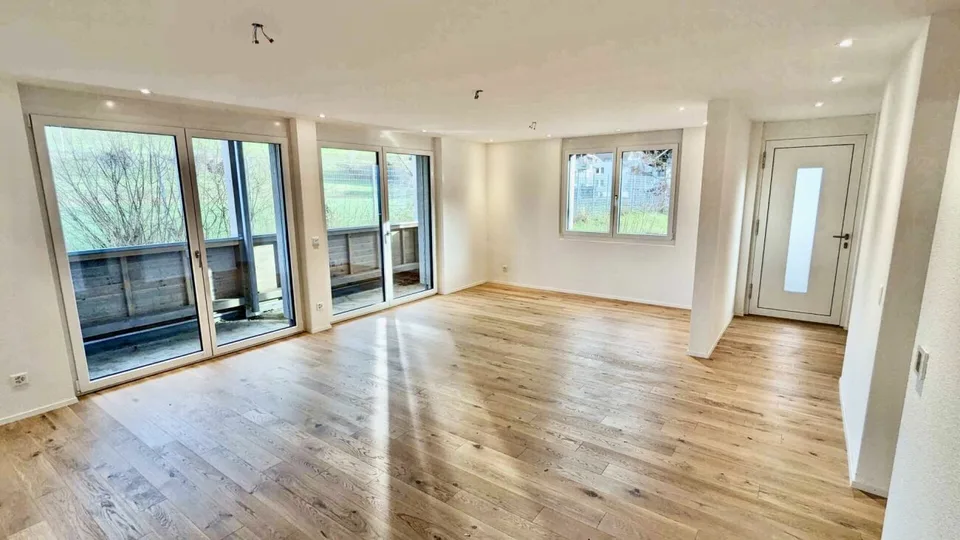 Modernes Studio mit grosszügigem Balkon