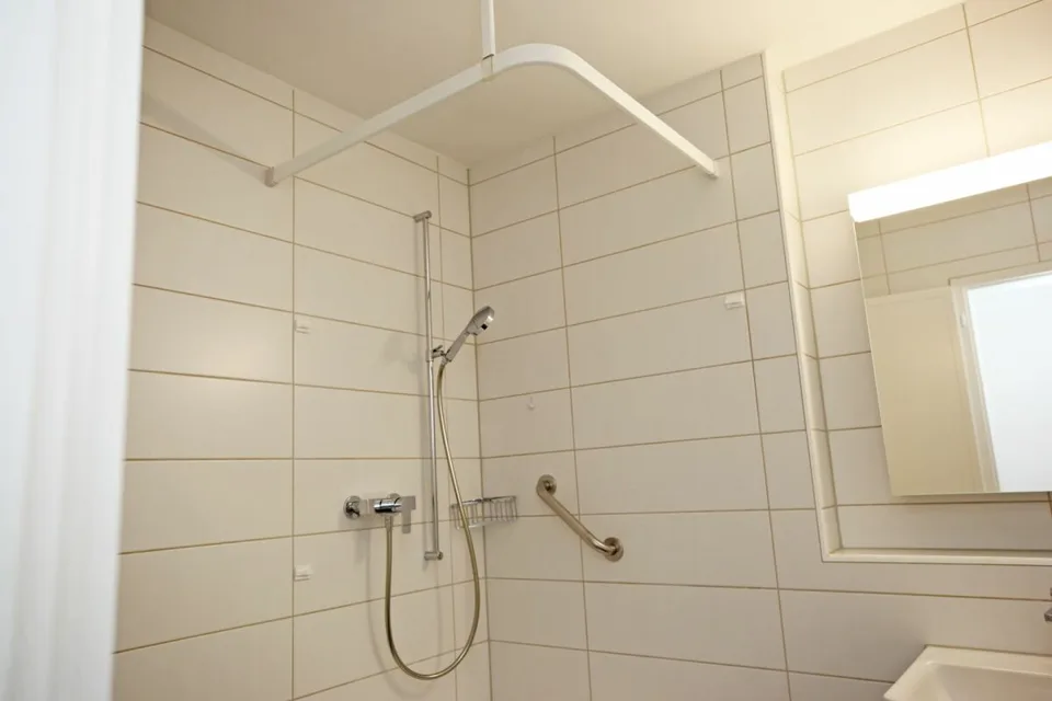 Teilsanierte 1.5-Zimmer-Dachwohnung