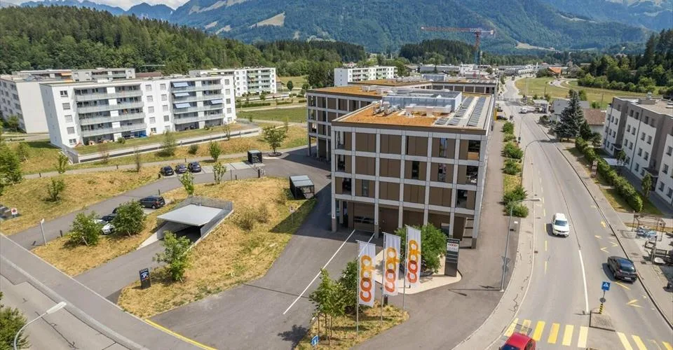 SURFACE COMMERCIALE DE 106 M² À PROXIMITE IMMEDIATE DE COOP