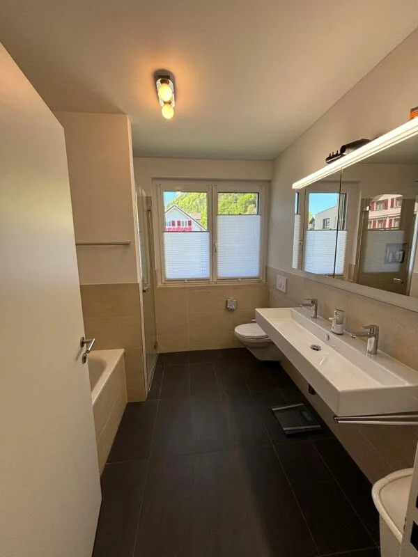 Moderne, grosszügige 4 1/2-Zimmer-Wohnung