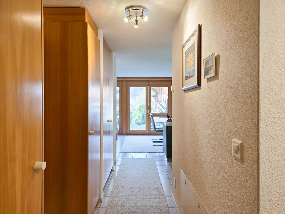Attraktive 3.5-Zimmer-Erdgeschosswohnung in einem Zweifamilienhaus in Kandersteg