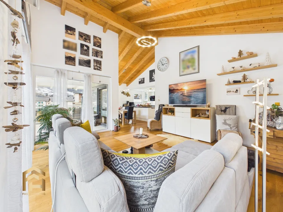 Exklusive 5.5-Zimmer-Duplexwohnung mit sonnigem Alpenblick