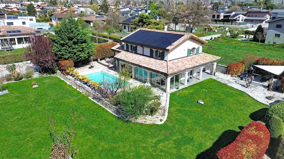 Ardon Villa mit Schwimmbad auf 1.500 m²