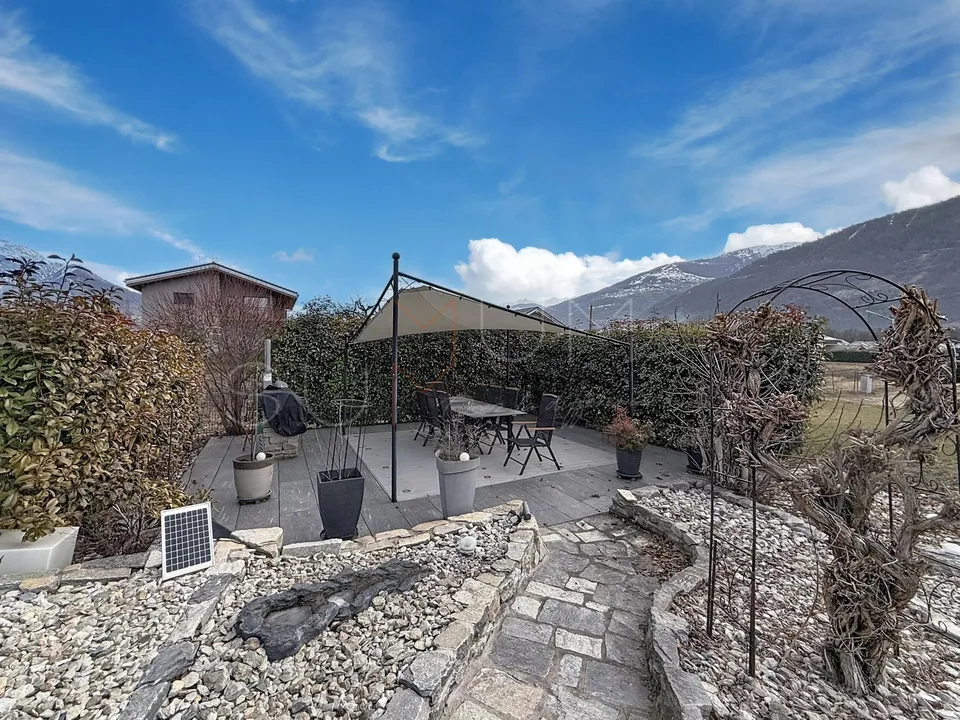 Ardon Villa mit Schwimmbad auf 1.500 m²