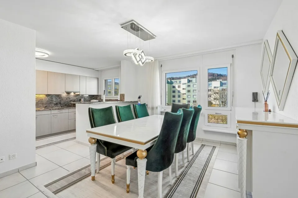 La tua nuova casa: 170 m² di comfort abitativo con giardino d'inverno e camino