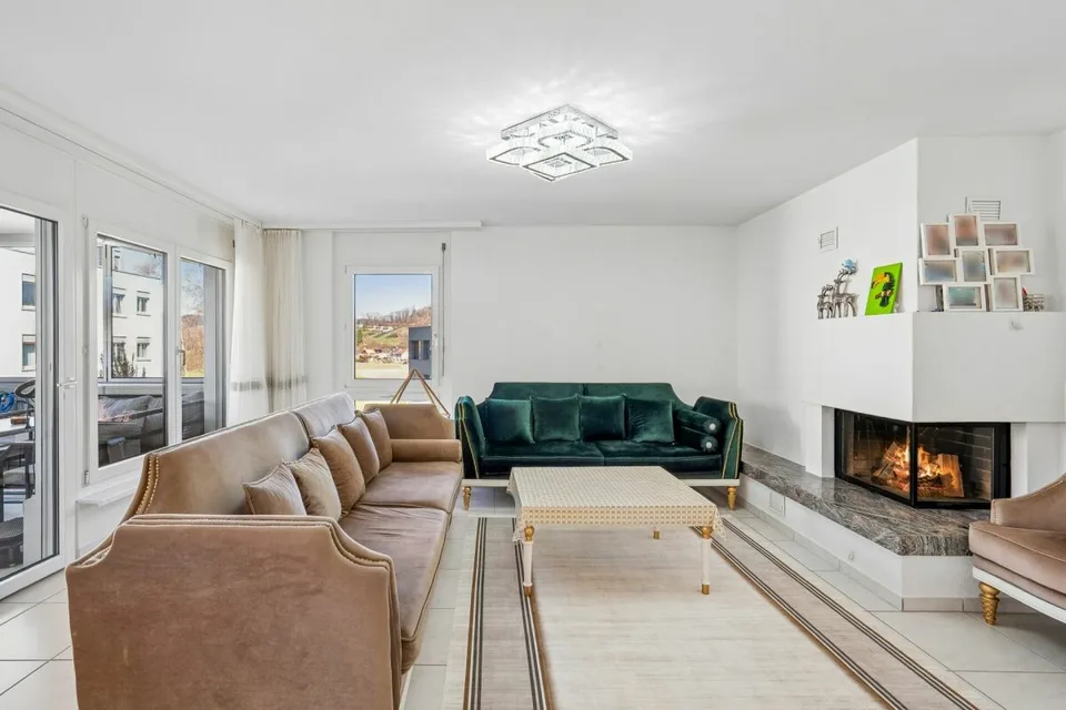 La tua nuova casa: 170 m² di comfort abitativo con giardino d'inverno e camino