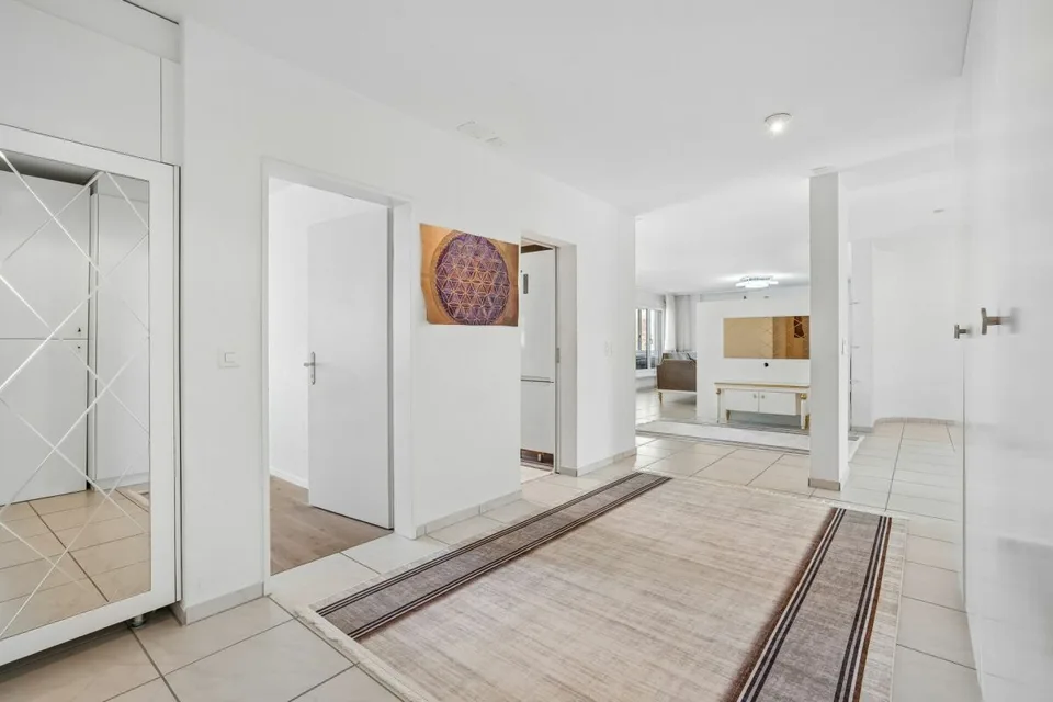 La tua nuova casa: 170 m² di comfort abitativo con giardino d'inverno e camino