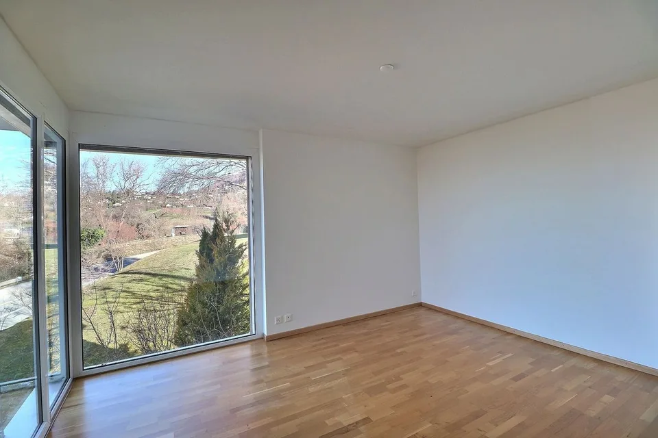 GERÄUMIGE 5,5-ZIMMER-WOHNUNG MIT GRANDIOSEM BLICK AUF DEN SEE UND DIE BERGE – Foto 9 von 13