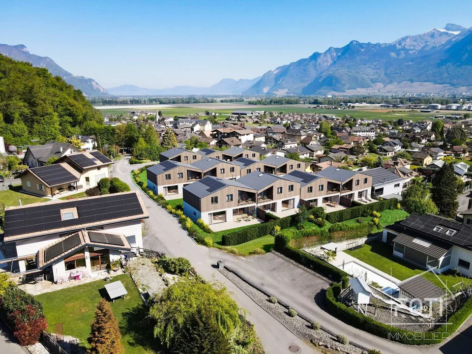 Villa contiguë de 4,5 pièces avec magnifique vue !