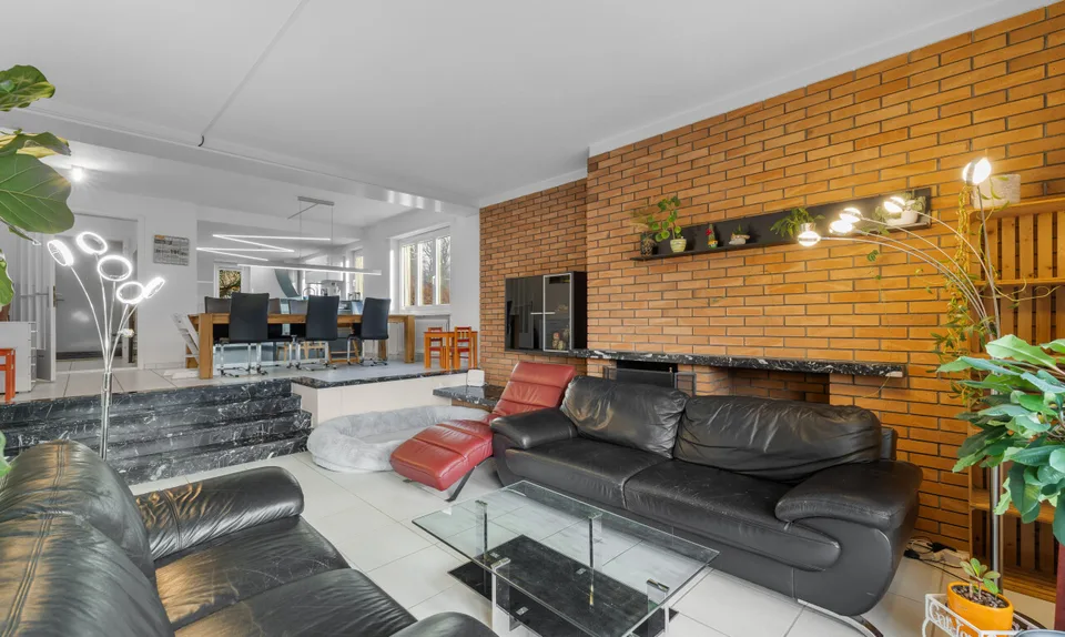 Grande casa plurifamiliare con giardino paradisiaco e veranda