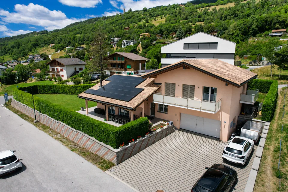 VILLA 6.5 PIÈCES AVEC GRAND JARDIN ET VUE DÉGAGÉE