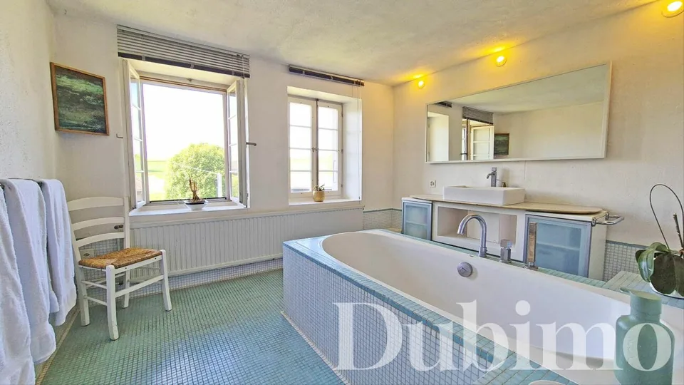 Familienhaus mit 2 Wohnungen, privatem Garten, Keller und der Möglichkeit, eine 3. Wohnung zu schaffen