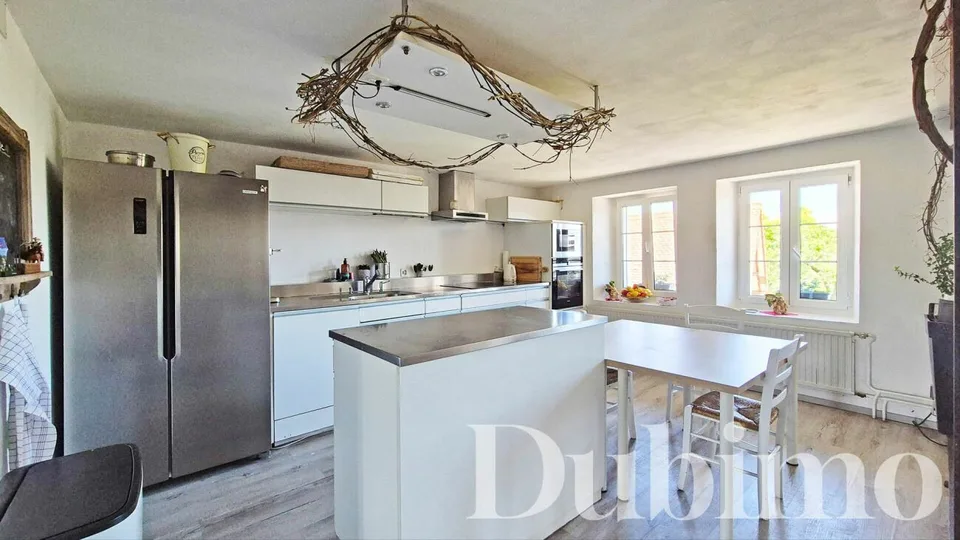 Familienhaus mit 2 Wohnungen, privatem Garten, Keller und der Möglichkeit, eine 3. Wohnung zu schaffen