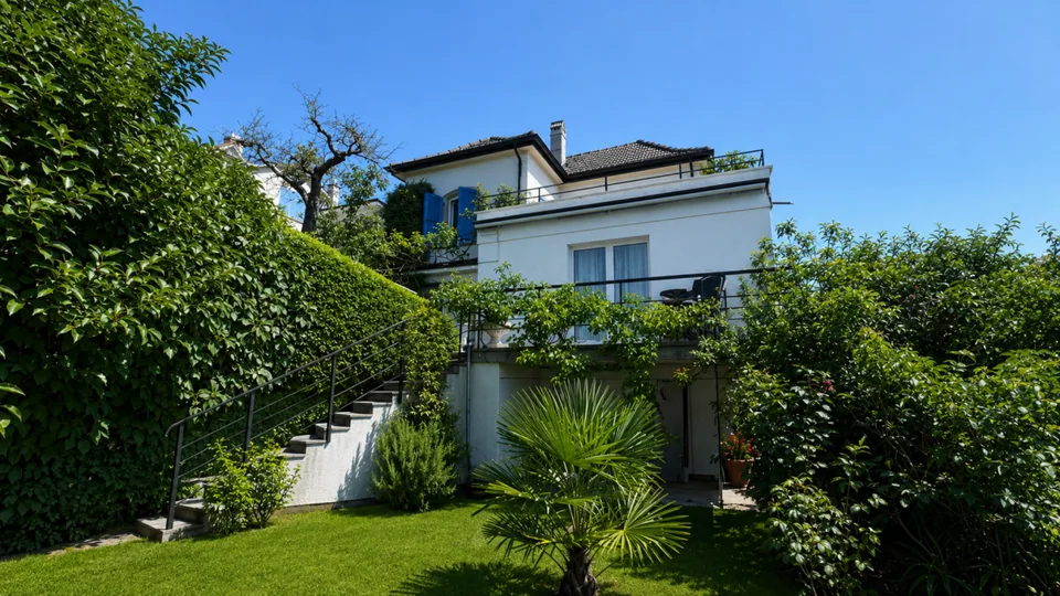 Superba villa indipendente con vista panoramica, a 200 m. dal Lago