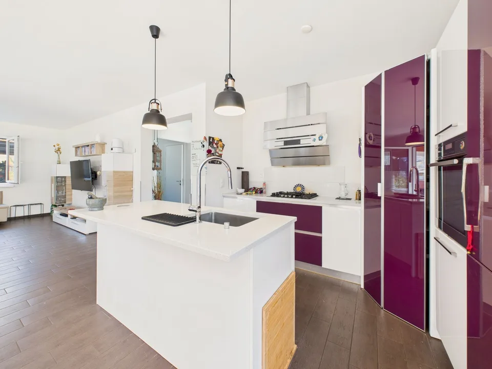 Affascinante villa a Blenio  design moderno e spazi generosi in un contesto pittoresco