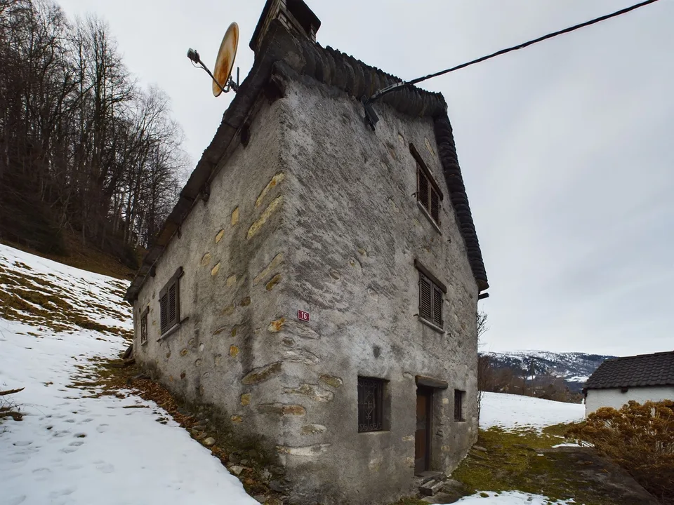 Terreno edificabile con Rustico nella splendida Valle di Blenio