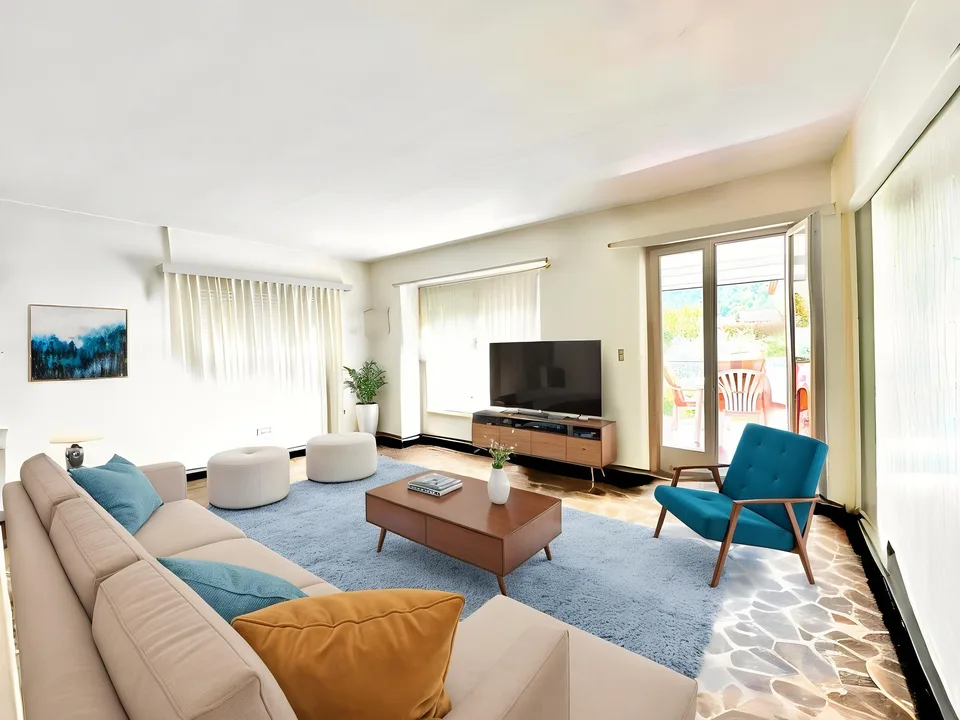 Spaziosa casa da 5.5 locali con giardino edificabile (R2) e 4 garage a Bedano TI