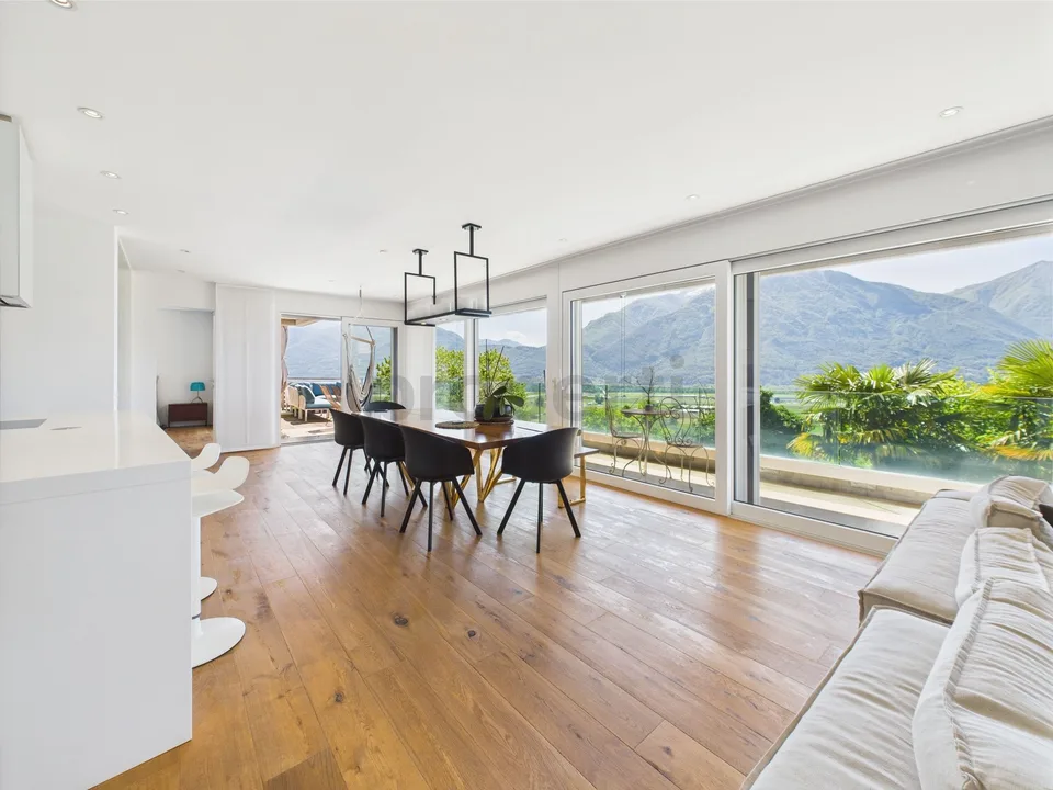 Appartement Exclusif avec Vue Panoramique sur le Lac à Gordola